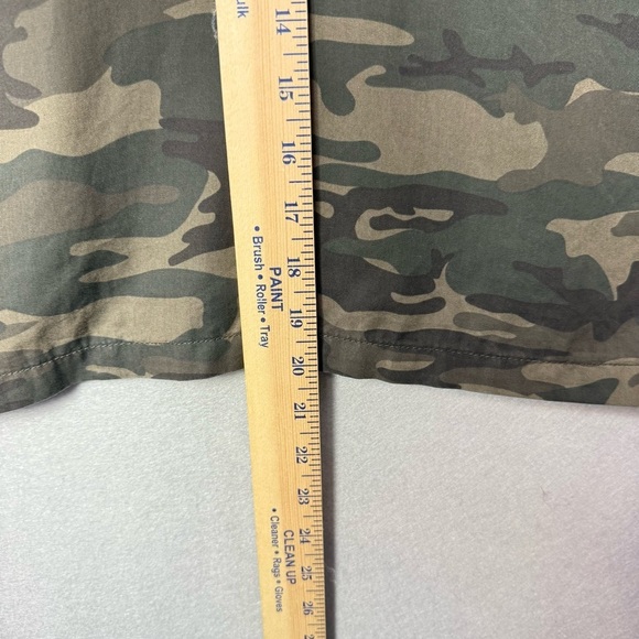 Sanctuary Women’s Camouflage Short Sleeve Button Snap Shirt with Pockets size M - Picture 3 of 11